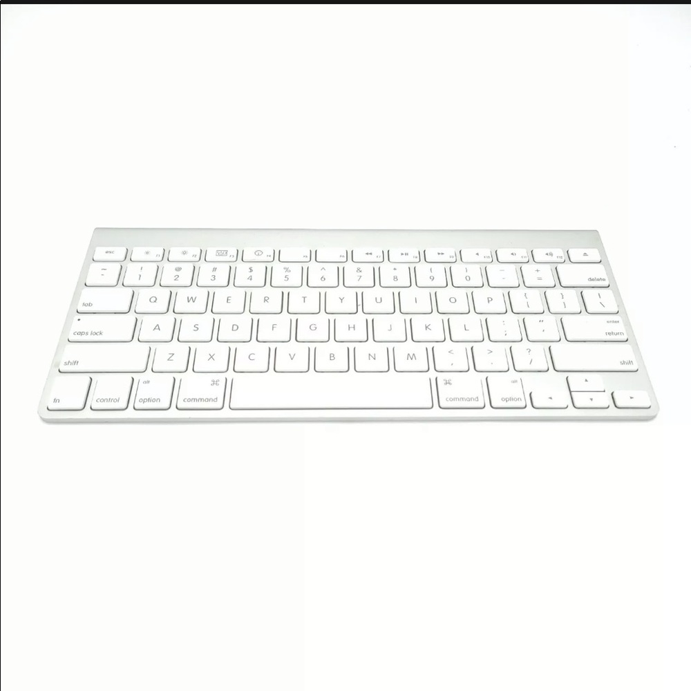 Apple Wireless Keyboard A1314 Battery Powered. Connect via Bluetooth. EUC - Picture 5 of 8